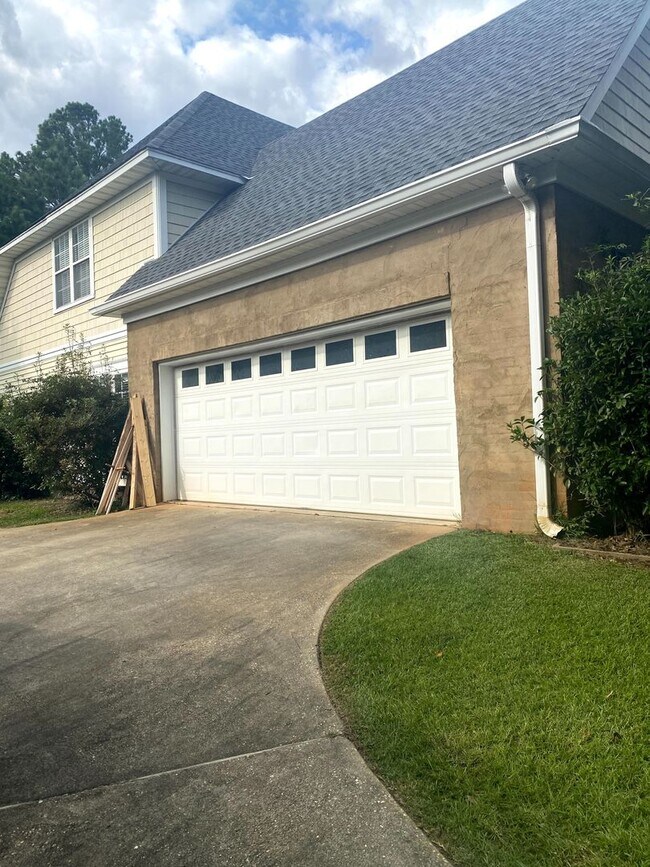 Foto del edificio - Large Home Settled on Culd-e-sac