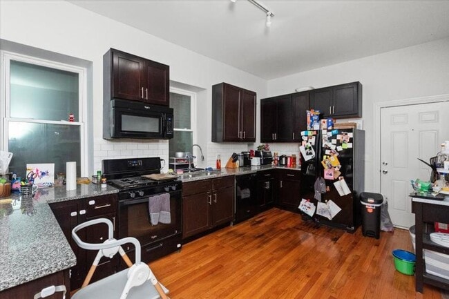Foto del edificio - 3 bedroom in Chicago IL 60647