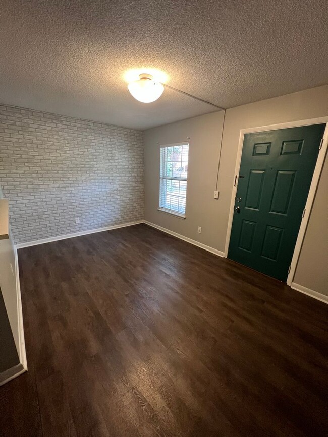 Building Photo - Lakewood Commons 1 BR available in August!