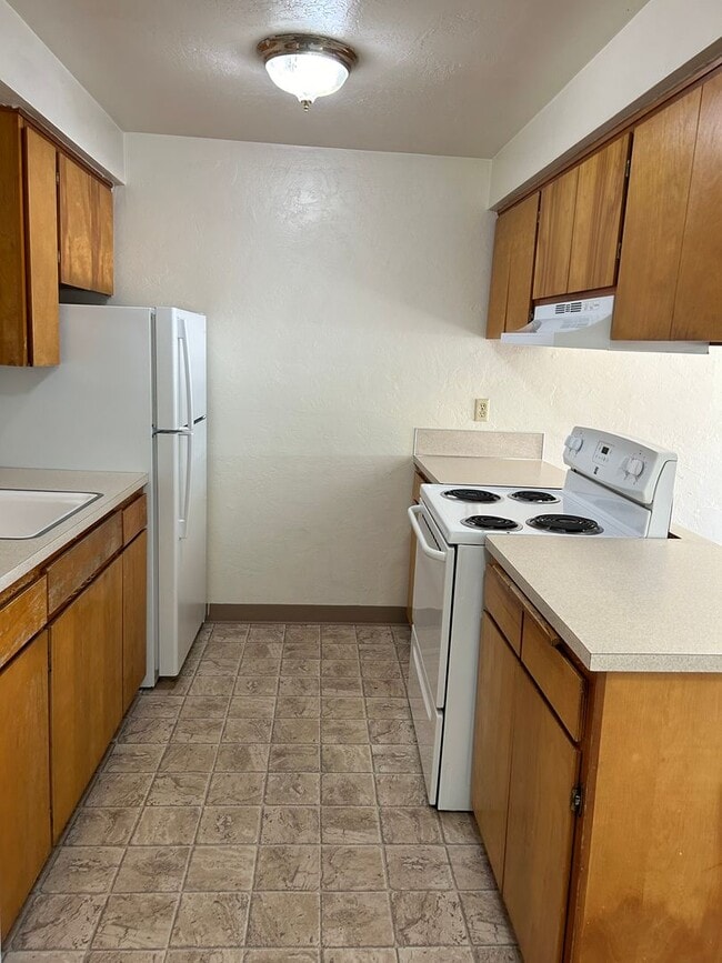 Building Photo - (906) Pioneer Street - 1 Bedroom / 1 Bathroom