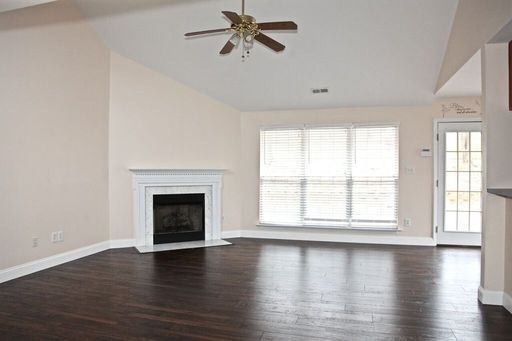 Building Photo - Beautiful Home with Spacious Open Floor Plan