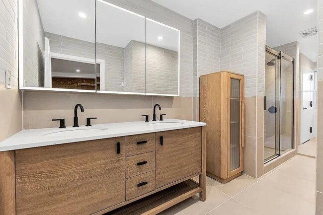 Building Photo - 1 bedroom in NEW YORK NY 10002