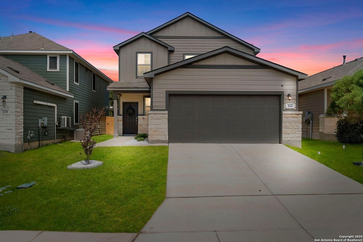 Primary Photo - Charming Home Awaits: Spacious & Modern Living in a Prime Location