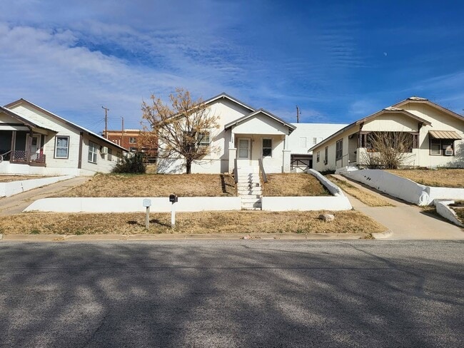 Building Photo - 1007 S Main St