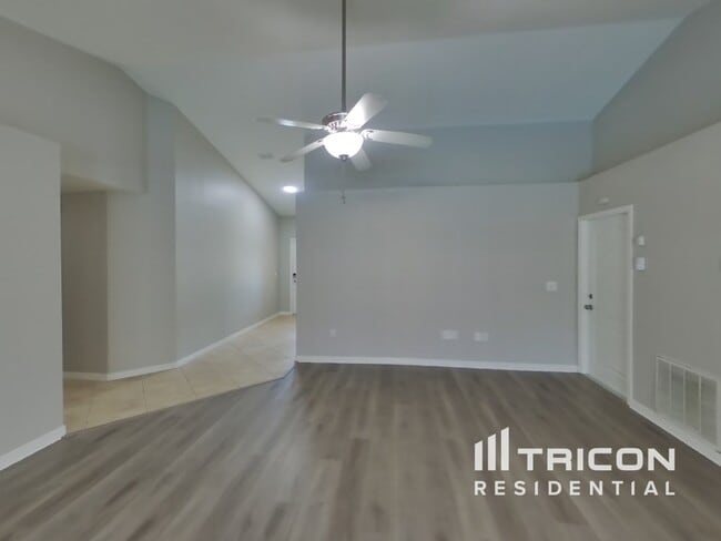 Building Photo - 1152 Tryon Cir