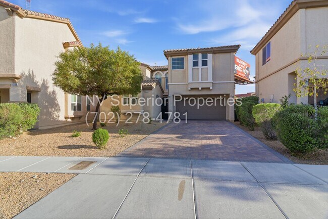 Foto del edificio - NW!! 4 Bedrooms!!! One Bedroom Down!!  Pool!!! Tankless Hot Water Heater!! Court yard at entrance...