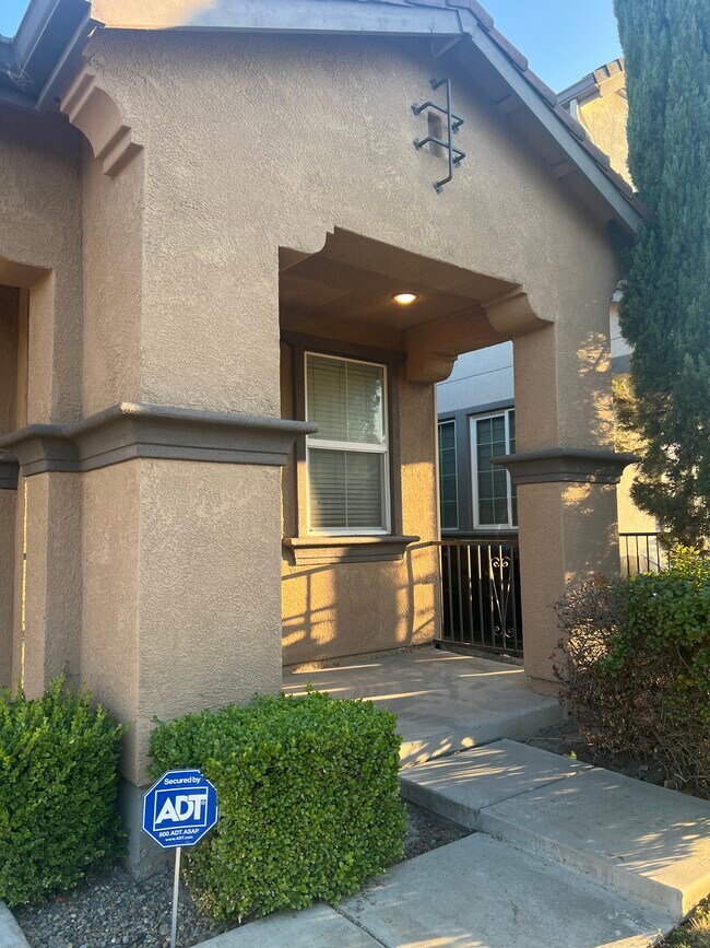 Building Photo - 252 Crescent Moon Dr