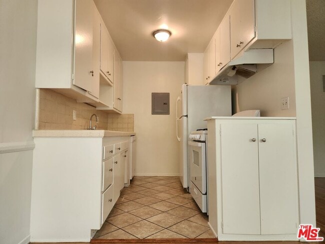 Building Photo - 8853 Alcott St