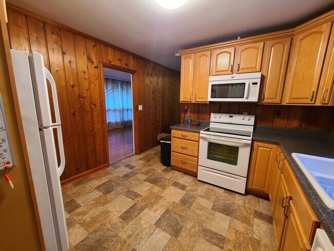 Foto del edificio - 927 Downey Dr