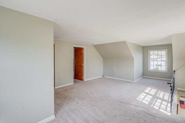 Building Photo - 1206 Sylvan Drive, Unit 2