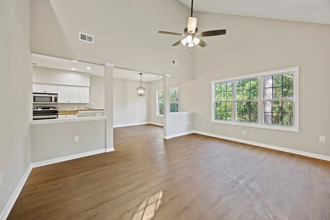 Foto del edificio - 40 Brittany Pl