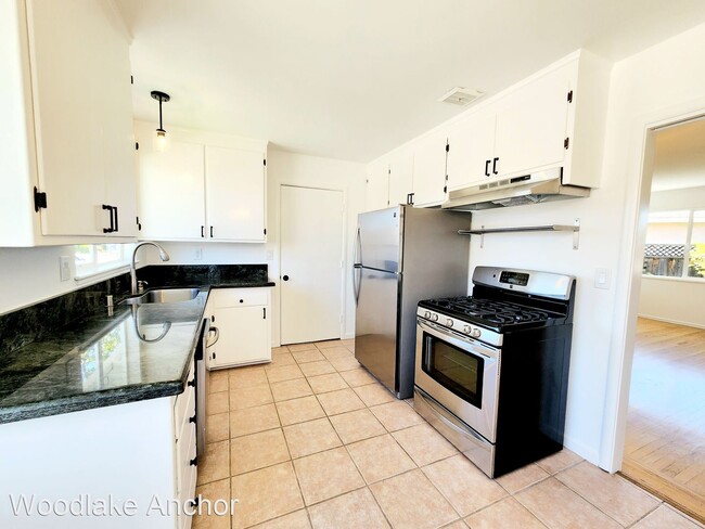 Building Photo - 3 br, 2 bath House - 1059 Fiesta Drive