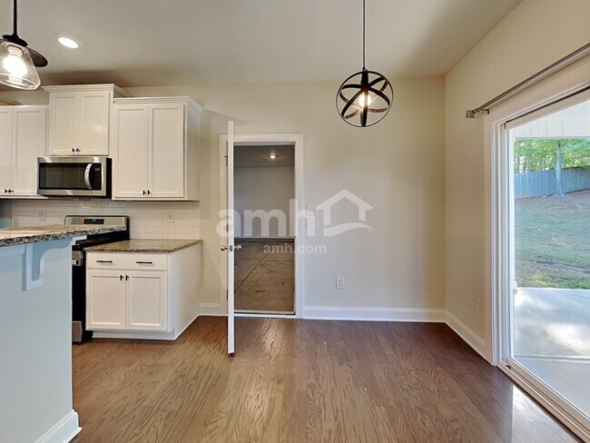 Foto del edificio - 102 White Ash Ln