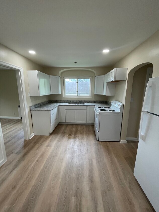 Kitchen - 1132 Franklin Ave