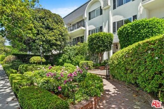 Building Photo - 404 San Vicente Blvd