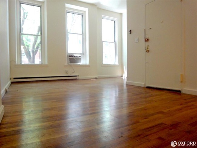 Foto del edificio - 313 West 55th Street