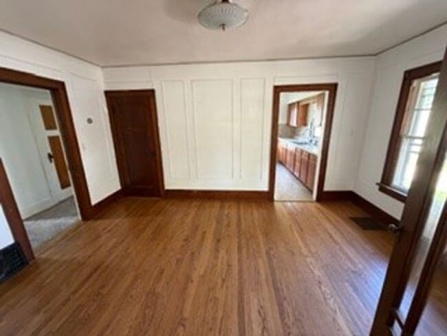 Building Photo - 3 Bedroom 1 BA single family in the heart ...