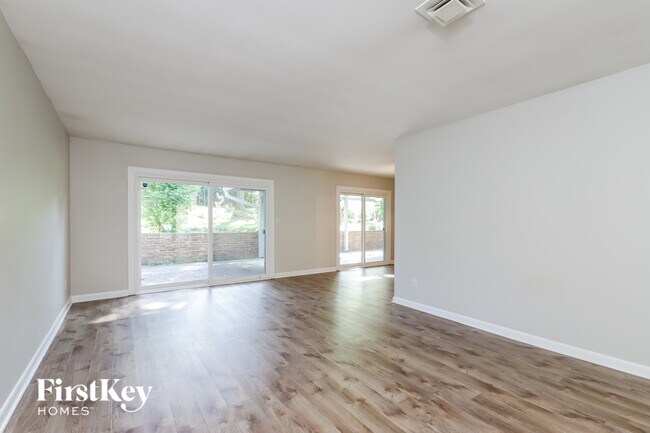 Foto del edificio - 640 Valley Brook Ln