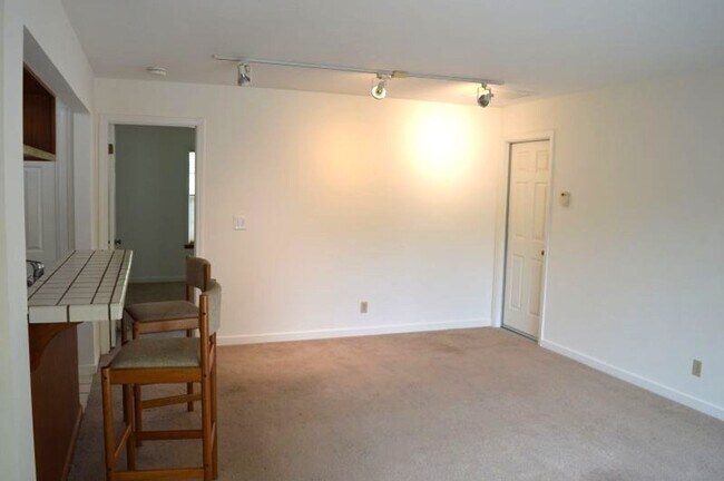 Foto del edificio - Charming Single-Level Condo in Mill Valley...