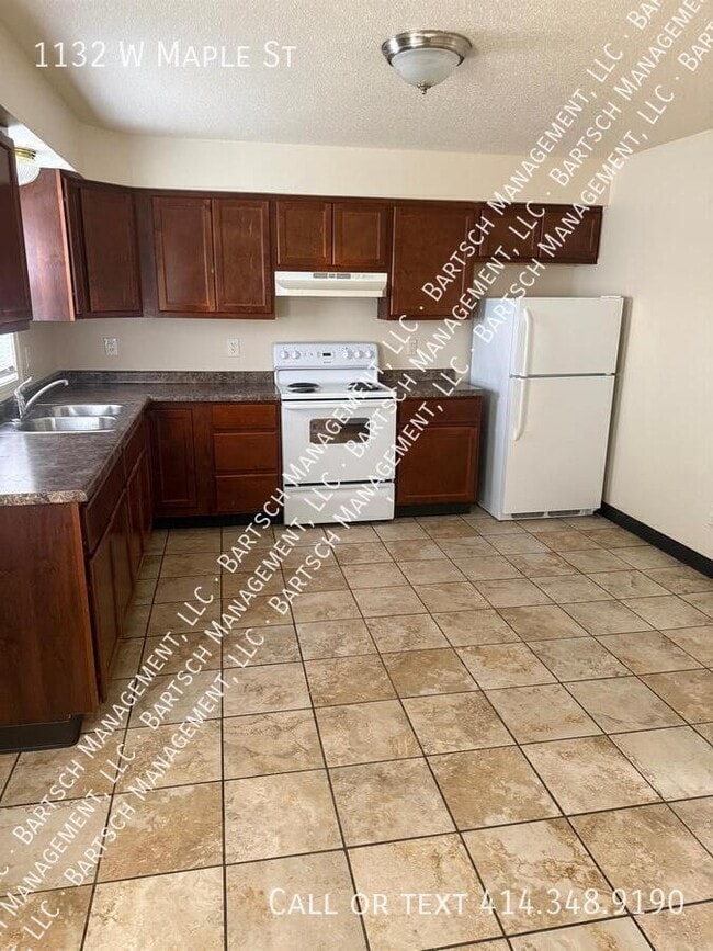 Building Photo - 1132 W Maple St