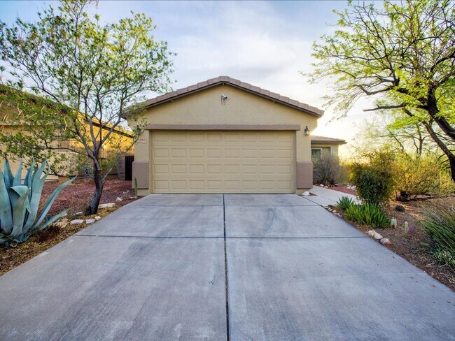 Building Photo - 3 Bedroom 2 Bathroom