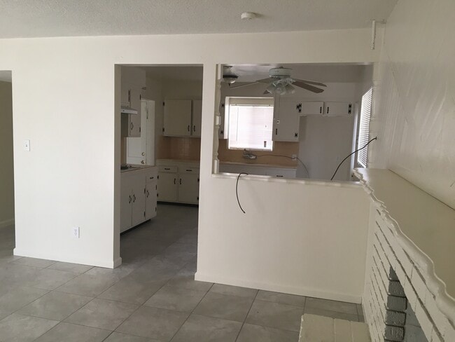 Building Photo - House
