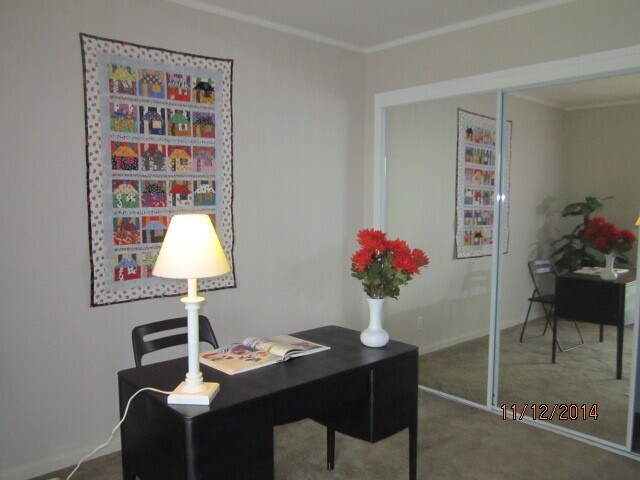 Building Photo - Scotts Valley Townhome with Garage!