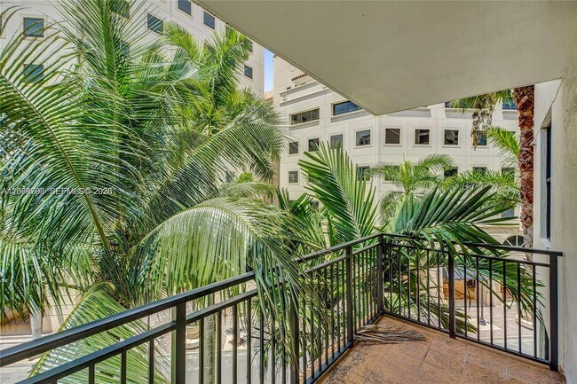Foto del edificio - 888 Douglas Rd