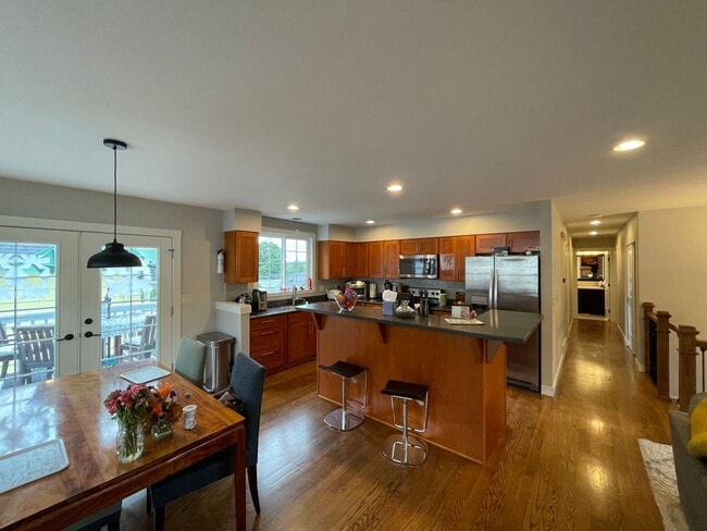 Building Photo - Spacious Corner-Lot Home 4 bed 3 bath – Gr...