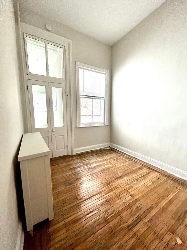 Foto del edificio - 24 E Mt Vernon Pl