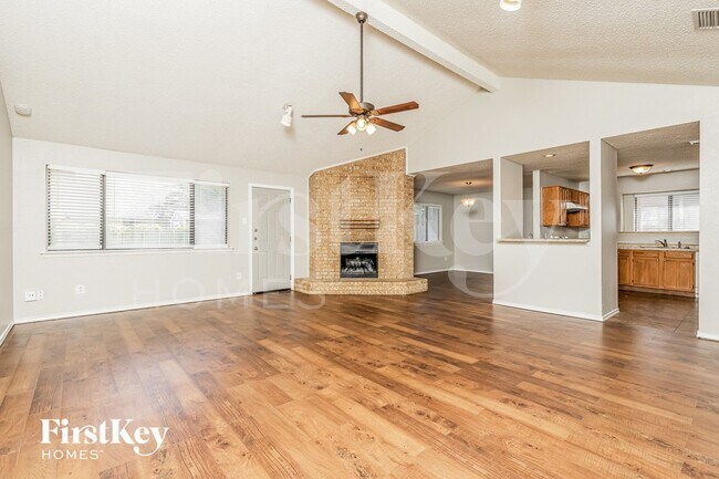 Foto del edificio - 2661 Claremont Dr