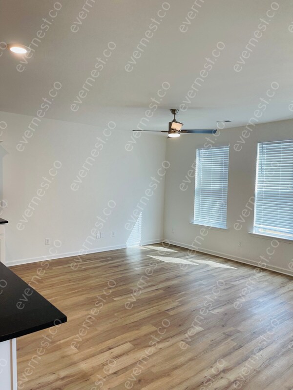 Foto del edificio - 2656 Lakevilla Dr