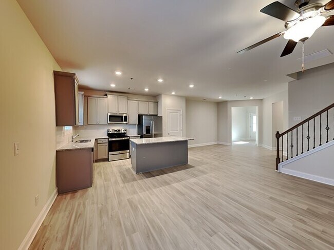 Foto del edificio - Beautiful Townhome 3 Bedroom 2.5 Bath Located in Canton, GA!!