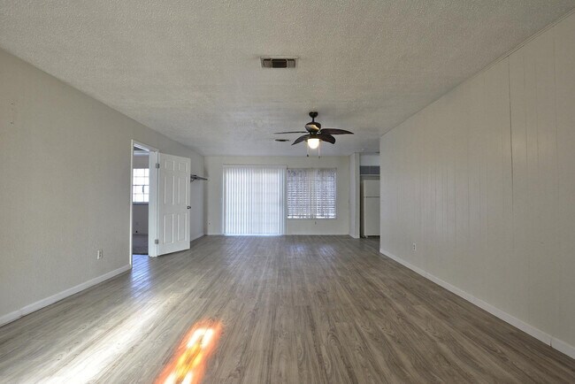 Building Photo - 2714 94th St