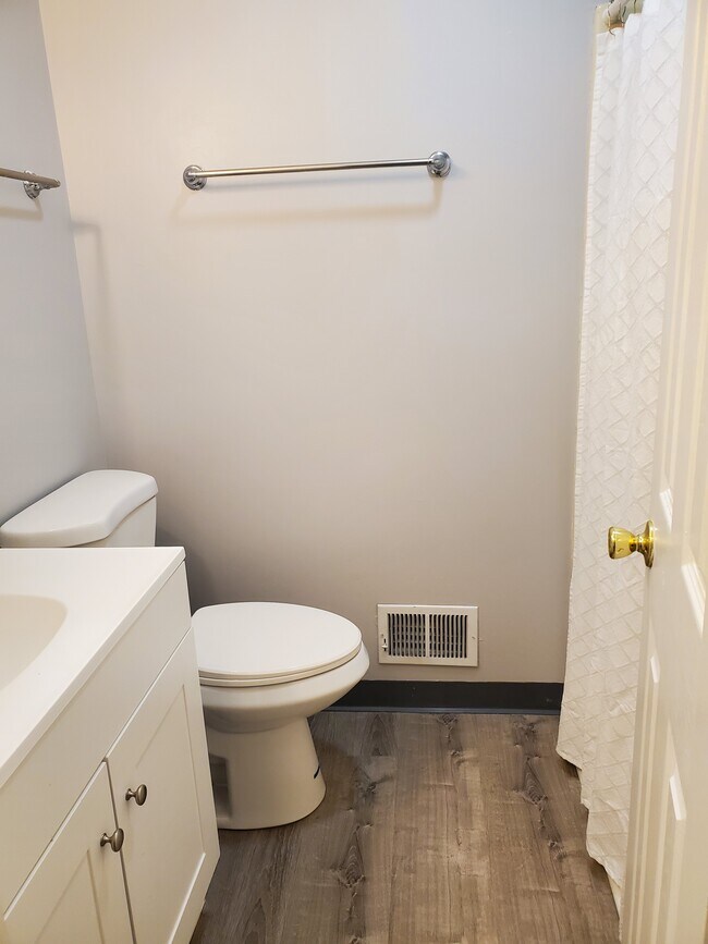 Bathroom - 3265 W Liberty Ave