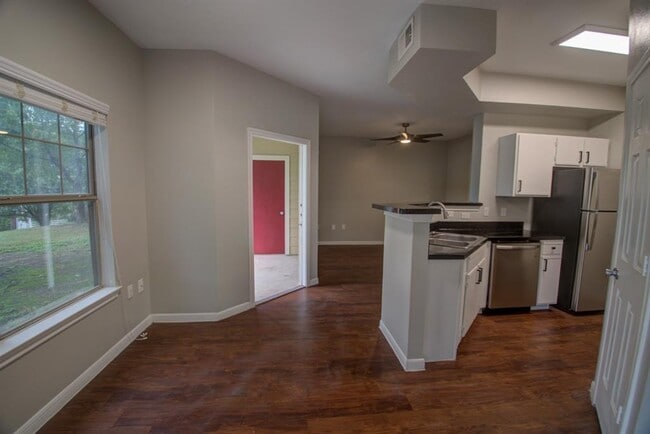 Building Photo - 2320 Gracy Farms Ln
