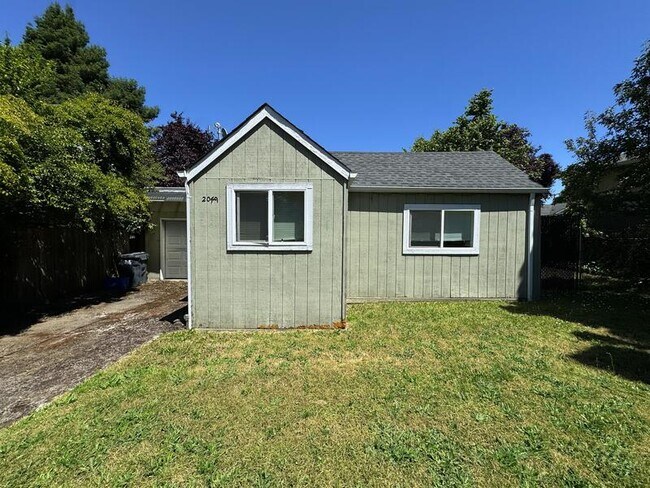 Photo - 2049 City View St House