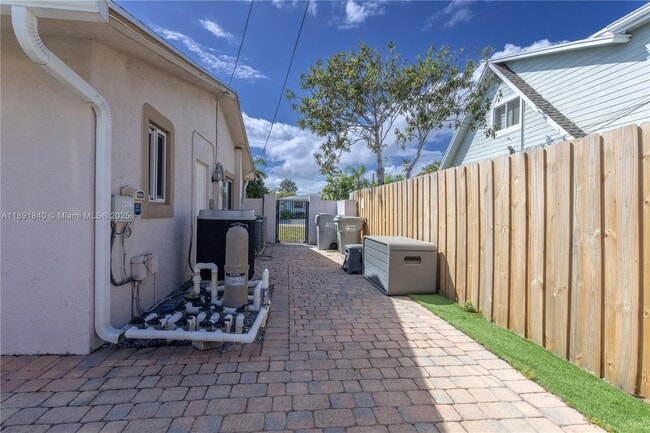 Foto del edificio - 1660 NE 25th Ave