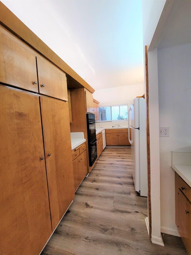 Foto del edificio - 134 S Elm Dr