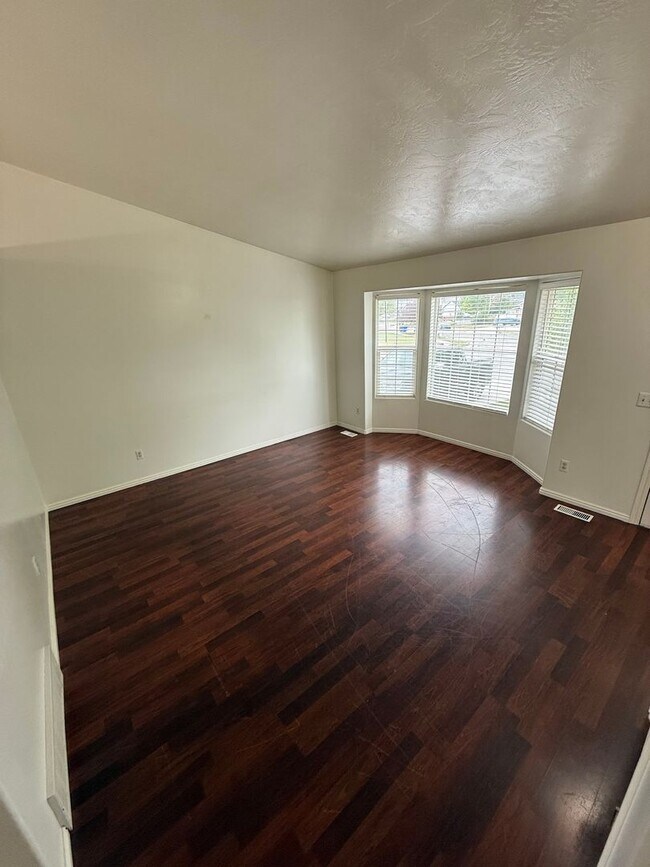 Building Photo - Coming soon 4 Bed/ 3 Bathroom house in Wes...