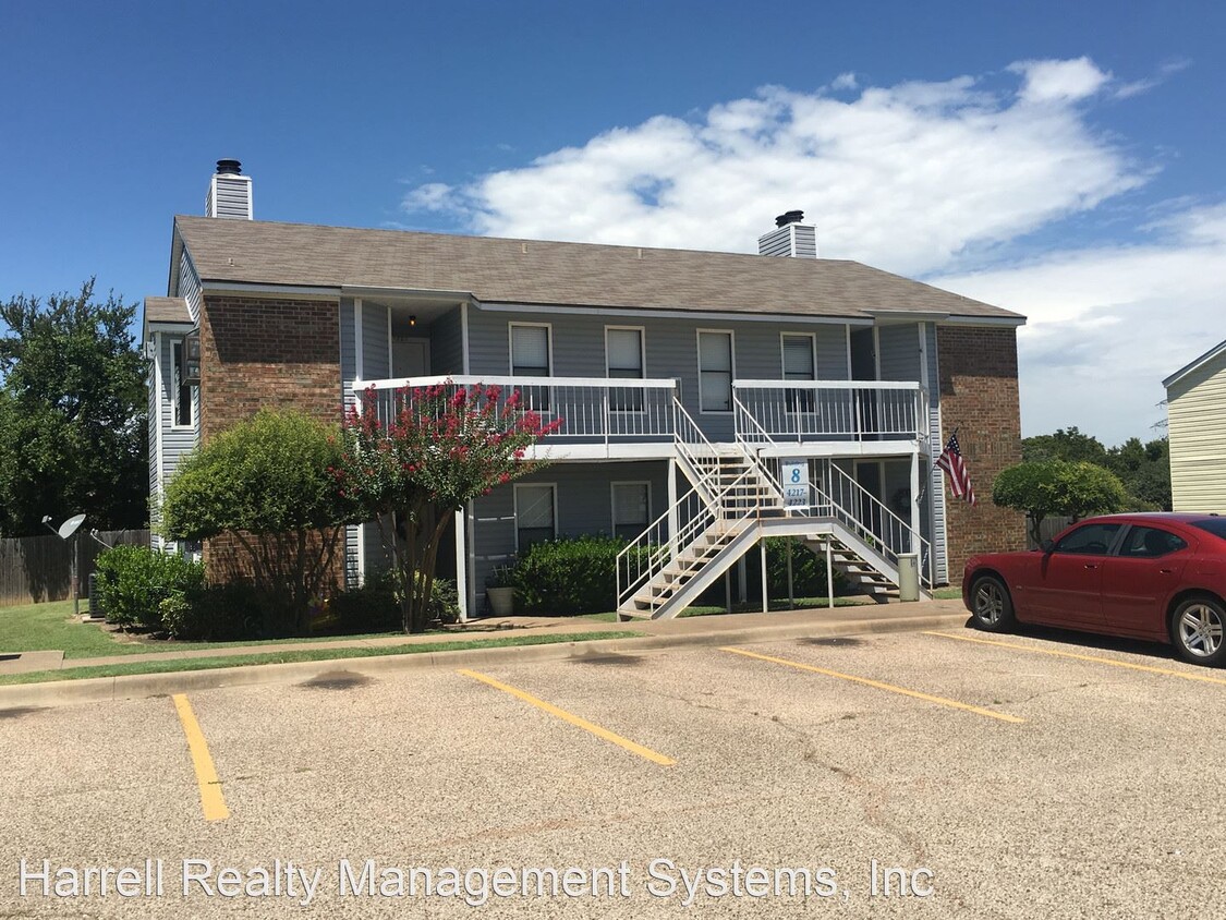Primary Photo - 2 br, 1 bath House - 4223 Lake Shore Villa...