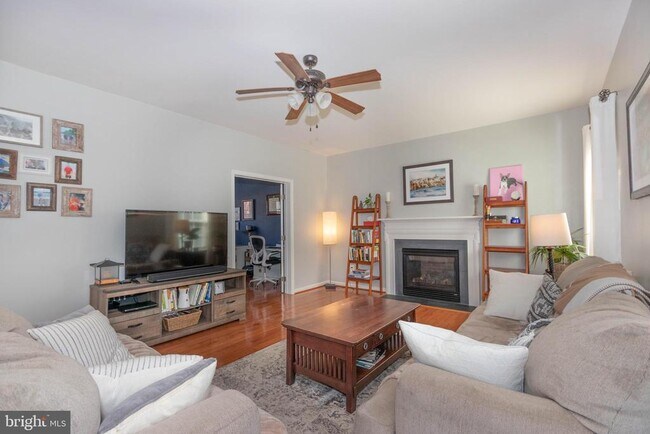 Foto del edificio - 7629 Hamelin Ln