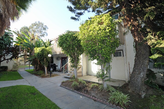 Roberta Apartments Fullerton Ca Building Photo Roberta Apartments