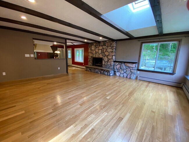 Building Photo - 16 Mearns Ave