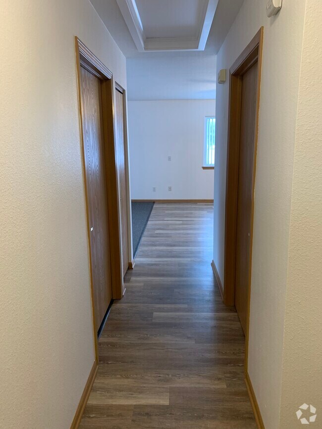 Grove Apartments for Rent with a Yard Peru, IL 1 Rentals