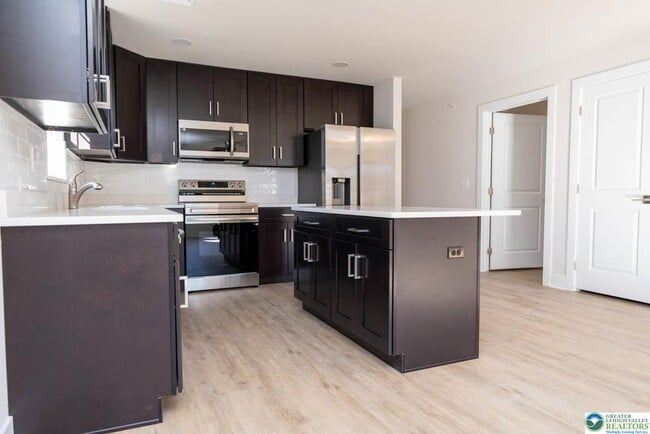 Building Photo - 1513 Maple St