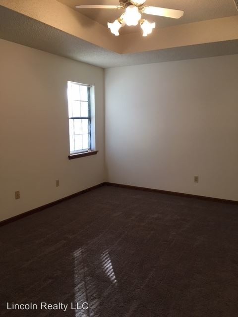 Building Photo - 911 Lakeside Dr