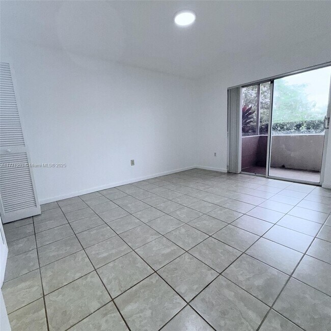 Foto del edificio - 4760 NW 102nd Ave