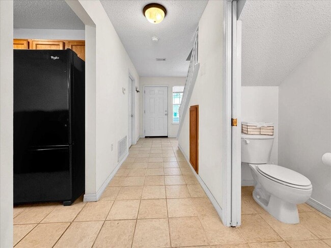 Building Photo - 994 Scenic Oak Ln