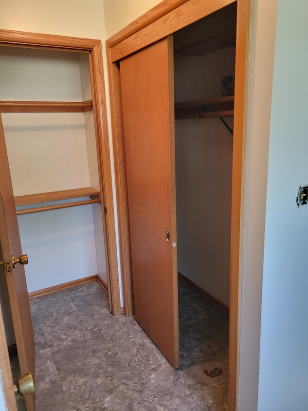 Building Photo - 1484